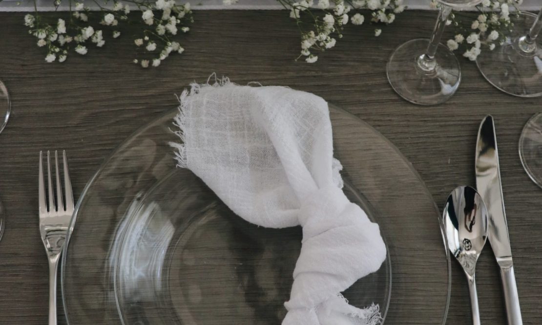 A set of transparent plates rental Sacramento CA | Rent4.Party